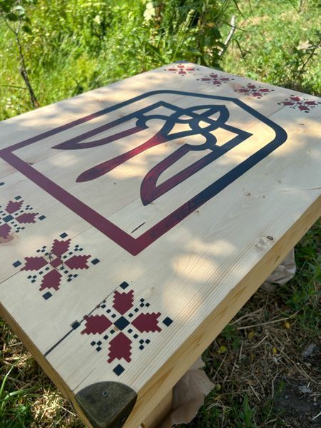 Журнальний столик Український Тризуб і вишиванка комбінація модрина і сосна. Unikata Wood TC002л фото