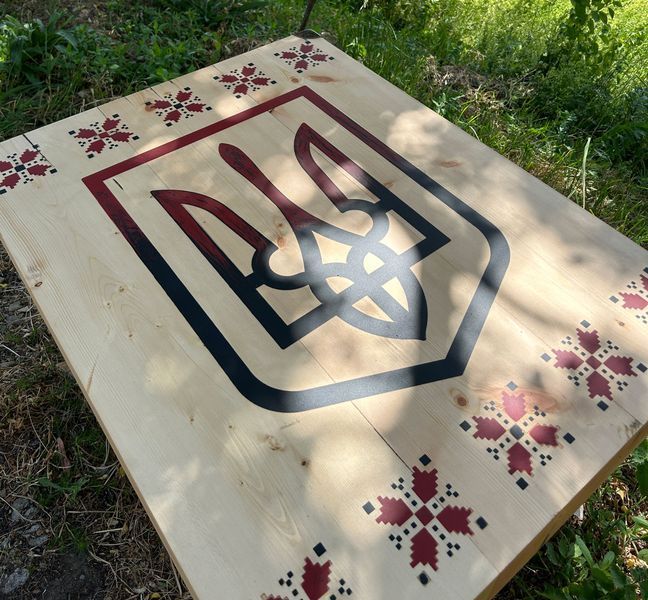 Журнальний столик Український Тризуб і вишиванка комбінація модрина і сосна. Unikata Wood TC002л фото
