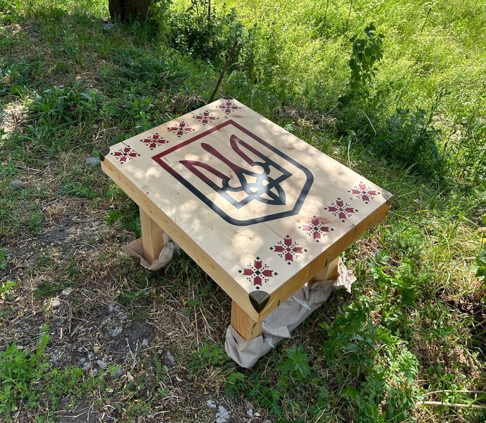 Журнальний столик Український Тризуб і вишиванка комбінація модрина і сосна. Unikata Wood TC002л фото